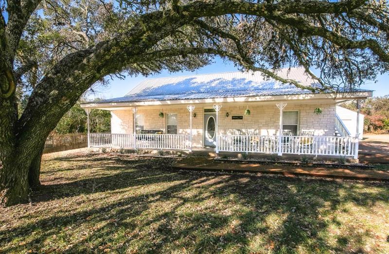 1002 Avenue D Fredericksburg TX 78624 001