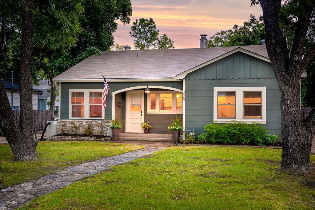 329 W Hackberry Fredericksburg TX 78624 01